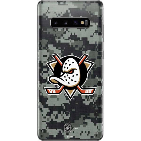 NHL Anaheim Ducks Camo Galaxy S10 Plus Skin