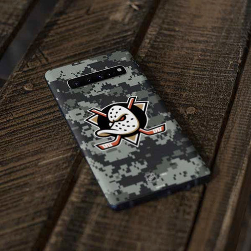 NHL Anaheim Ducks Camo Galaxy S10 Skin