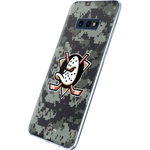 NHL Anaheim Ducks Camo Galaxy S10e Skin