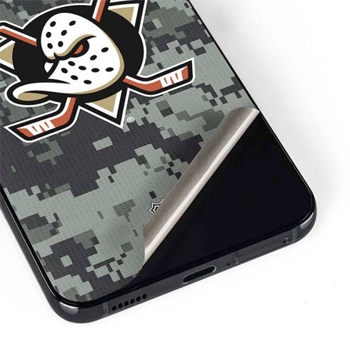 NHL Anaheim Ducks Camo Galaxy S22 Skin