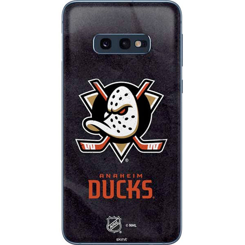 NHL Anaheim Ducks Distressed Galaxy S10e Skin