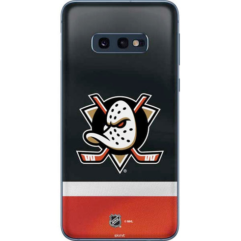 NHL Anaheim Ducks Jersey Galaxy S10e Skin