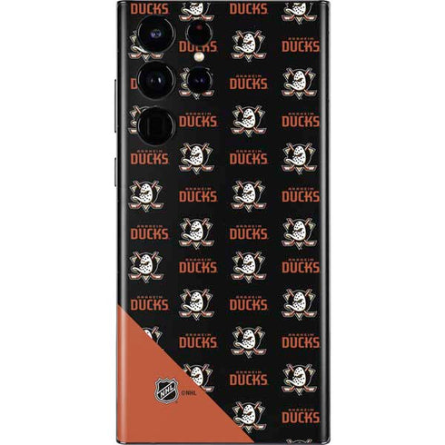 NHL Anaheim Ducks Pattern Galaxy S22 Ultra Skin