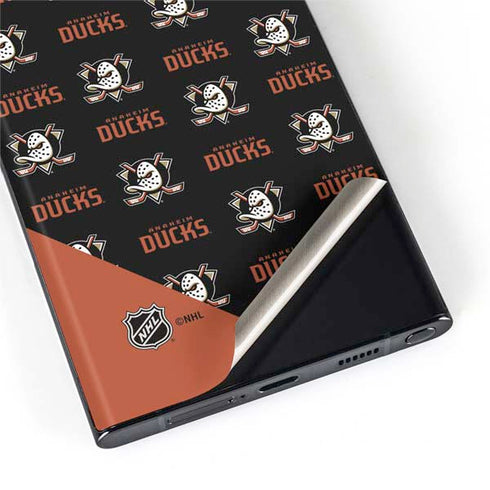NHL Anaheim Ducks Pattern Galaxy S22 Ultra Skin