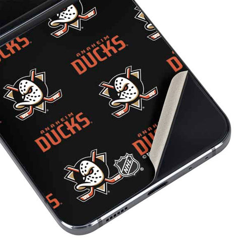 NHL Anaheim Ducks Pattern Galaxy Z Flip5 5G Skin
