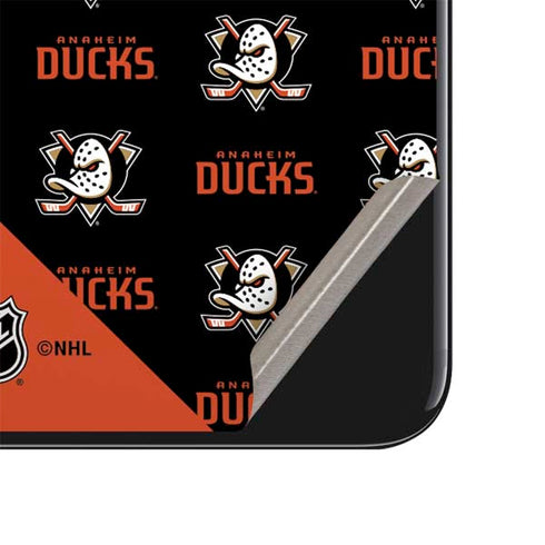 NHL Anaheim Ducks Pattern iPhone SE (2nd & 3rd Gen) Skin