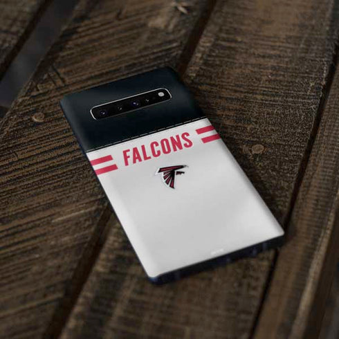 NFL Atlanta Falcons White Striped Galaxy S10 Plus Skin