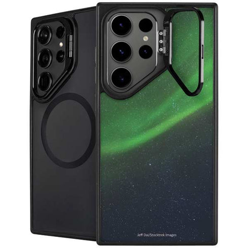 StockTrek Aurora Borealis Dances Above the Arctic Ocean Galaxy S25 Ultra Kickstand Case
