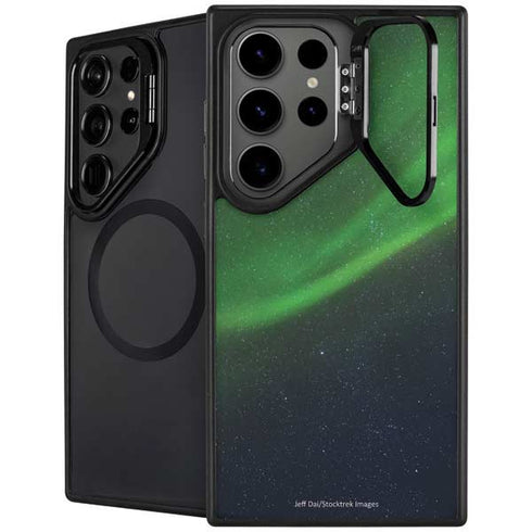 StockTrek Aurora Borealis Dances Above the Arctic Ocean Galaxy S26 Ultra Kickstand Case