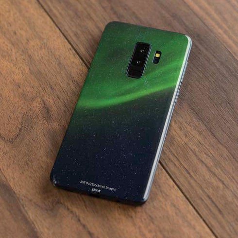 StockTrek Aurora Borealis Dances Above the Arctic Ocean Galaxy S9 Plus Skin