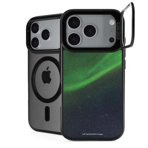 StockTrek Aurora Borealis Dances Above the Arctic Ocean iPhone 18 Pro Kickstand Case