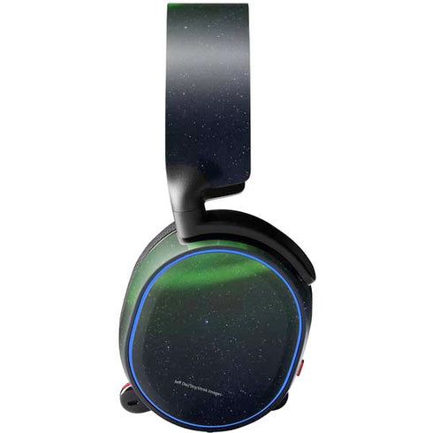 StockTrek Aurora Borealis Dances Above the Arctic Ocean SteelSeries Arctis 3 Skin