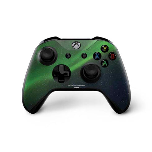 StockTrek Aurora Borealis Dances Above the Arctic Ocean Xbox One X Bundle Skin