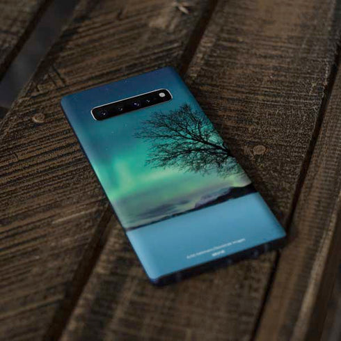 StockTrek Aurora Borealis over a lake in Norway Galaxy S10 Skin