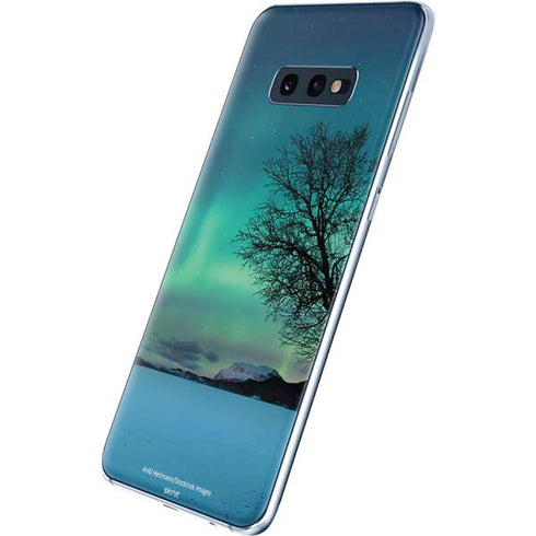 StockTrek Aurora Borealis over a lake in Norway Galaxy S10e Skin