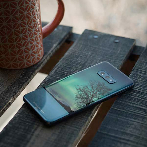 StockTrek Aurora Borealis over a lake in Norway Galaxy S10e Skin