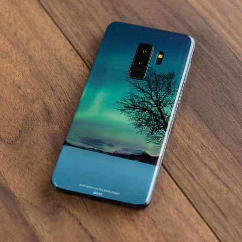 StockTrek Aurora Borealis over a lake in Norway Galaxy S9 Plus Skin