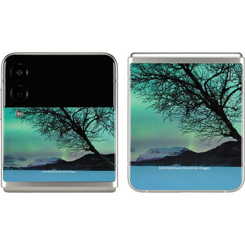 StockTrek Aurora Borealis over a lake in Norway Galaxy Z Flip3 5G Skin