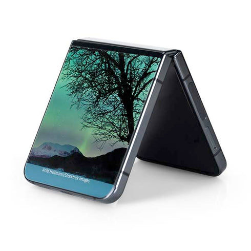 StockTrek Aurora Borealis over a lake in Norway Galaxy Z Flip5 5G Skin