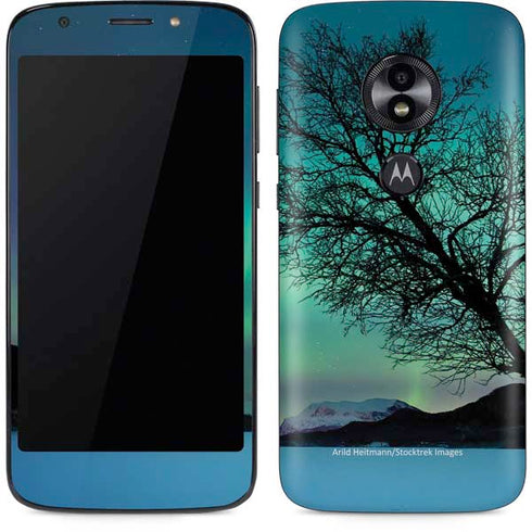 StockTrek Aurora Borealis over a lake in Norway Moto E5 Play Skin