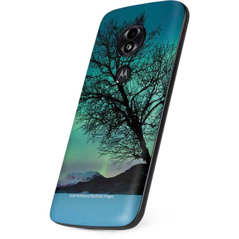 StockTrek Aurora Borealis over a lake in Norway Moto E5 Play Skin