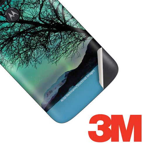 StockTrek Aurora Borealis over a lake in Norway Moto E5 Play Skin