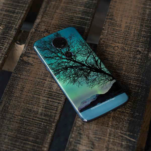 StockTrek Aurora Borealis over a lake in Norway Moto E5 Plus Skin