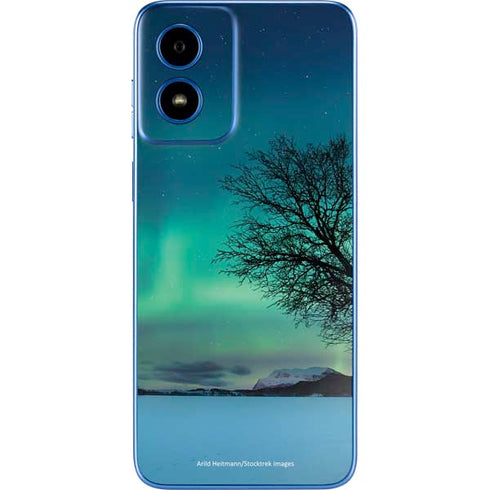 StockTrek Aurora Borealis over a lake in Norway Moto G Play 4G (2024) Skin