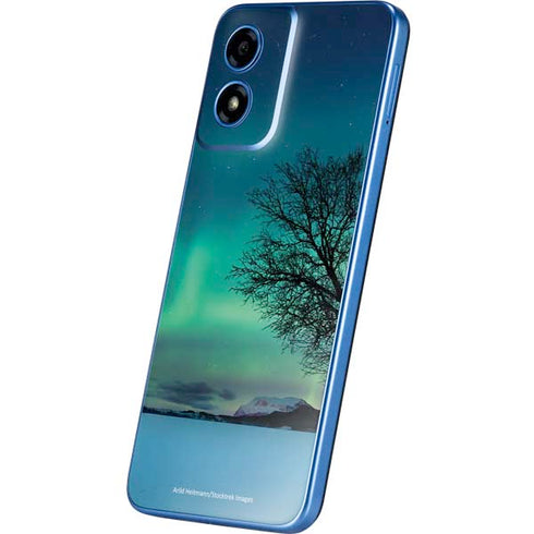 StockTrek Aurora Borealis over a lake in Norway Moto G Play 4G (2024) Skin