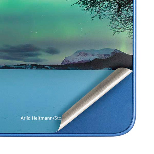 StockTrek Aurora Borealis over a lake in Norway Moto G Play 4G (2024) Skin