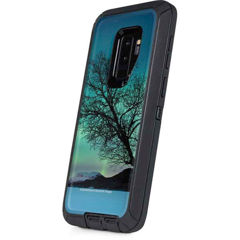StockTrek Aurora Borealis over a lake in Norway Otterbox Defender Galaxy Skin