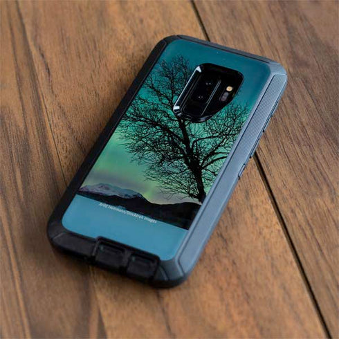 StockTrek Aurora Borealis over a lake in Norway Otterbox Defender Galaxy Skin