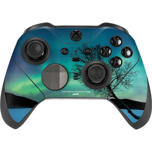 StockTrek Aurora Borealis over a lake in Norway Xbox Elite Wireless Controller Series 2 Skin