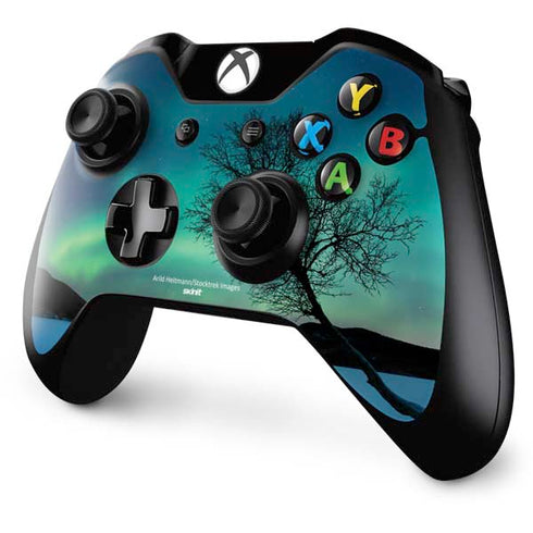 StockTrek Aurora Borealis over a lake in Norway Xbox One Controller Skin