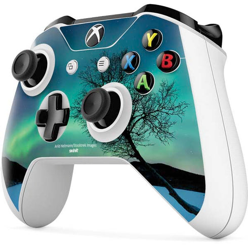 StockTrek Aurora Borealis over a lake in Norway Xbox One S Controller Skin