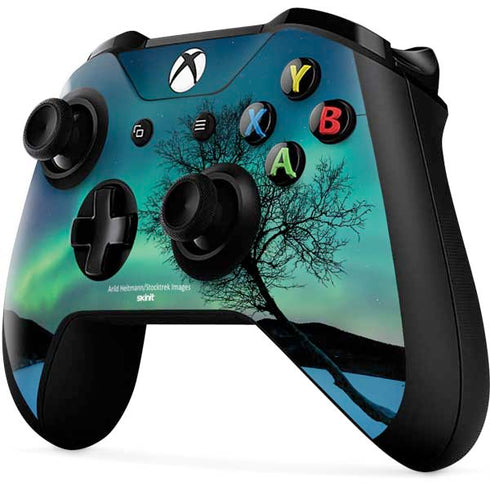 StockTrek Aurora Borealis over a lake in Norway Xbox One X Controller Skin