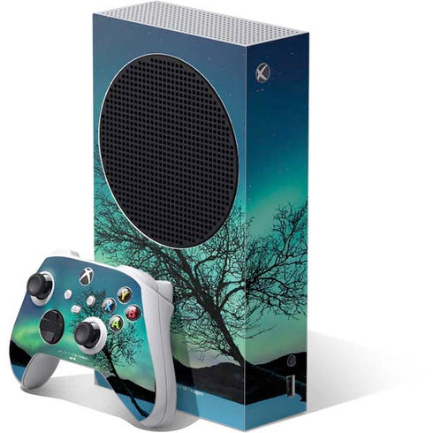 StockTrek Aurora Borealis over a lake in Norway Xbox Series S Bundle Skin