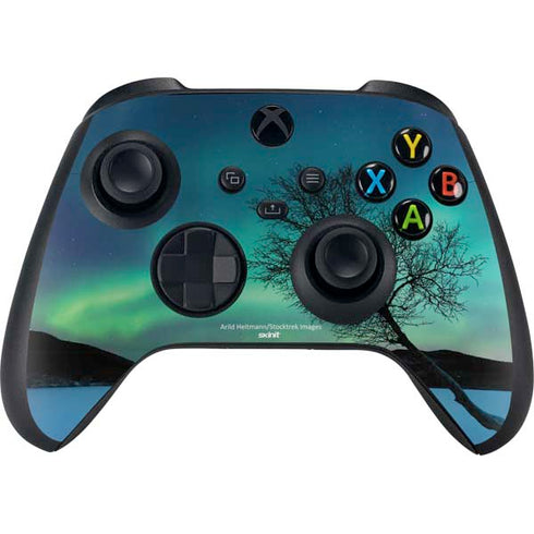 StockTrek Aurora Borealis over a lake in Norway Xbox Series X Controller Skin