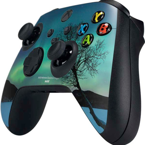 StockTrek Aurora Borealis over a lake in Norway Xbox Series X Controller Skin