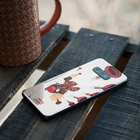 Marvel Deadpool Babypool Shooting Galaxy S10e Skin