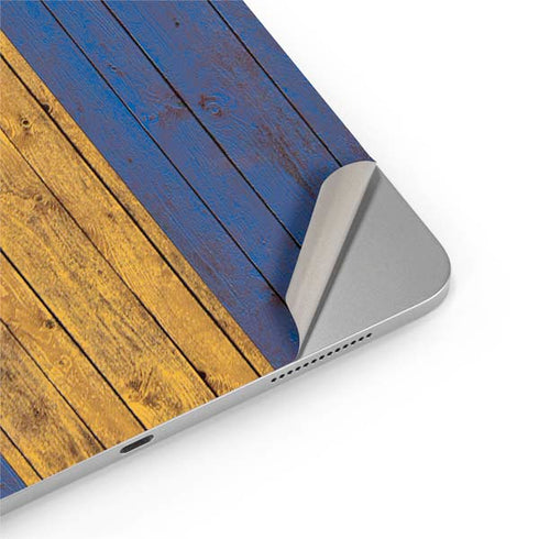Barbados Flag Dark Wood iPad Pro 13in M4 (2024) Skin
