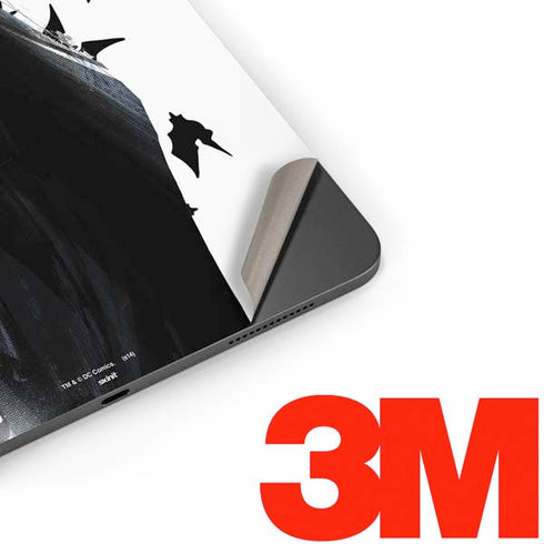 DC Comics Batman Holding batarang Art Apple iPad Pro Skin