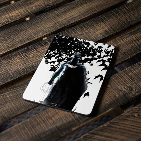 DC Comics Batman Holding batarang Art Apple iPad Pro Skin