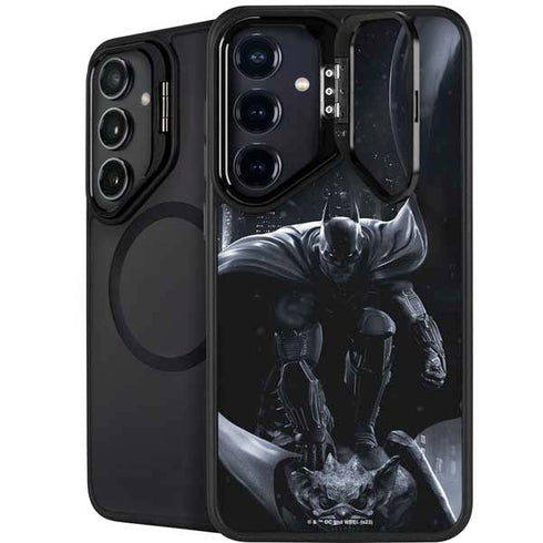 DC Comics Arkham Origins Batman In action pose Galaxy S24 Plus Kickstand Case