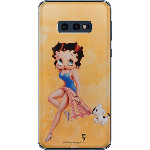 Betty Boop With Puppy Orange Background Galaxy S10e Skin