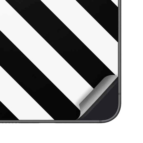 Black and White Geometric Stripes Galaxy S25 Skin