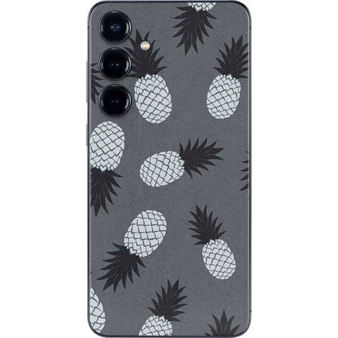 Black and White Pineapples Galaxy S25 Plus Skin
