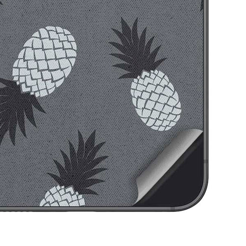 Black and White Pineapples Galaxy S25 Skin