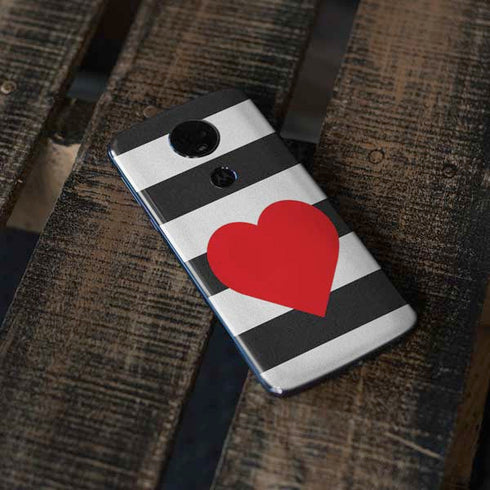 Black And White Striped Heart Moto E5 Plus Skin