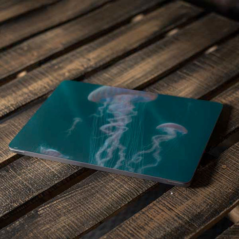 Blue Jellyfish by Vincent Hie Apple MacBook Air Skin